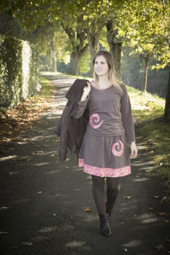 #Mode,#Broye,#Payerne,#VD,#Suisse,#C&GCantinPhoto,#Vaud,#Extérieur,#JeuneFille,#Fashion,#Girl,#PhotographeDeMode,#Fribourg,#Crocus,#JupeEtPull,#ShootingExterieur,