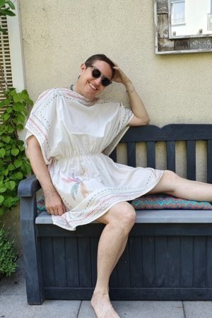 Tunique blanche de coton avec broderie multicolore