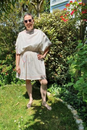 Tunique de couleur blanche en coton avec broderie multicolore