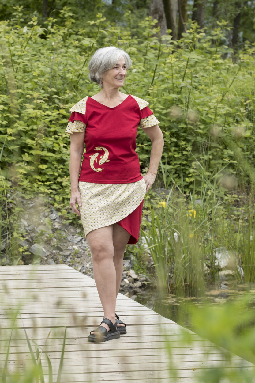 T-shirt à manche triplée assorti d'une jupe réversible