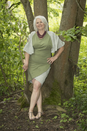 Jupe réversible avec t-shirt manche papillon assorti vert Jupe réversible avec t-shirt manche papillon assorti vert