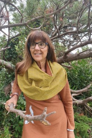 Tour du cou en jersey bio épais de couleur cannelle et imprimés cercles