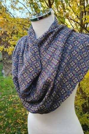 Tour du cou à carreaux fleuris violet Tour du cou à carreaux fleuris violet